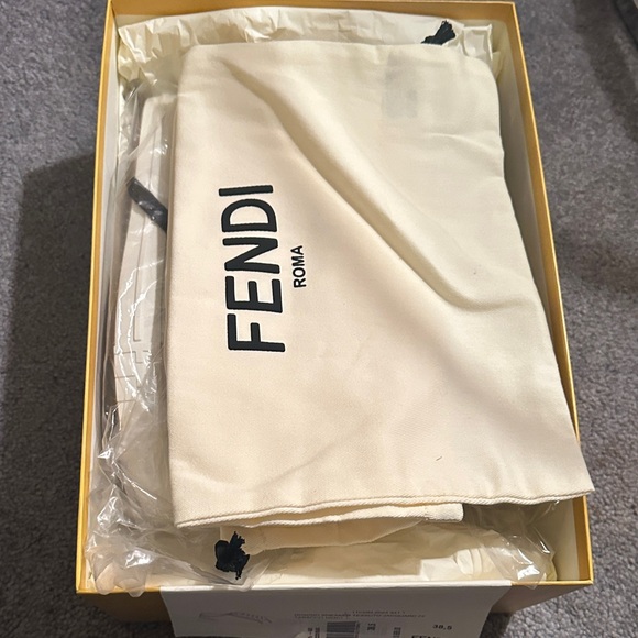 ****CLASSIC FENDI SNEAKERS**** - Picture 1 of 9